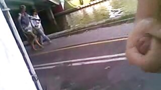 چھوٹے سنہرے بالوں وا ...