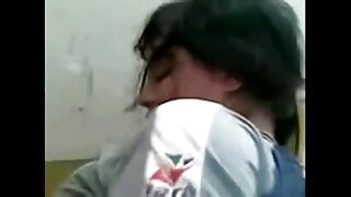 بڑی چھاتی کے ساتھ مو ...