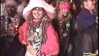 شابی لگ رہی سنہرے با ...