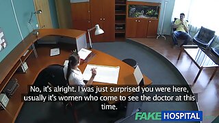 گلی سے پیاری brunett ...