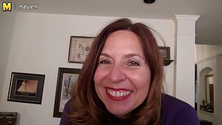 پیٹیٹ برونیٹ لڑکی لو ...