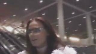 بدتمیز ماں کیمرے پر  ...