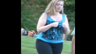 بڑے گدھے والے سنہرے  ...