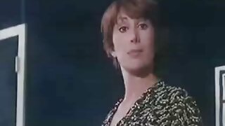 شاندار سیاہ بالوں وا ...